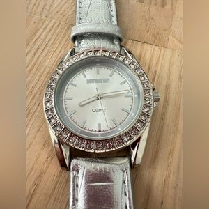 Manhattan by croton ladies silver tone watch NEW BATTERY